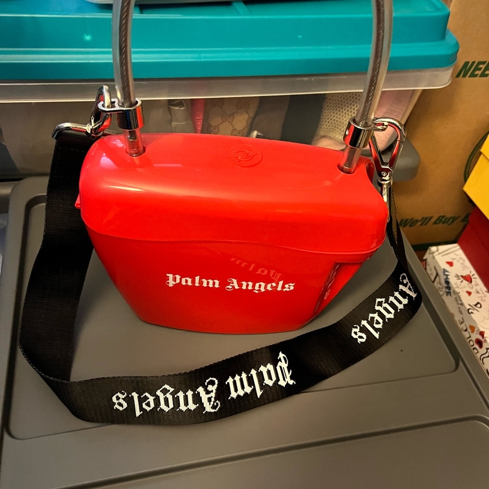 Red Palm Angels lock bag. Super cute trendy
